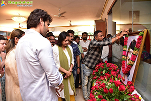 Celebs Pay Their Last Respects to Superstar Krishna