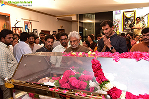 Celebs Pay Their Last Respects to Superstar Krishna