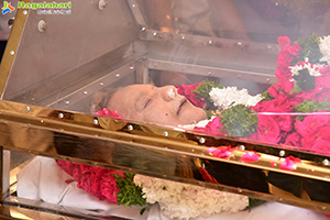 Celebs Pay Their Last Respects to Superstar Krishna