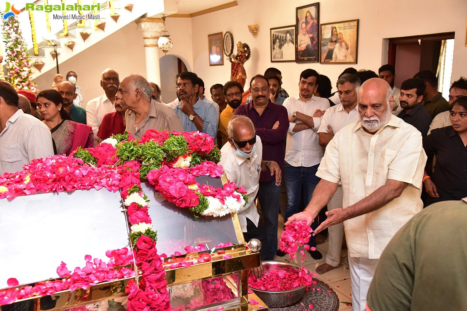 Tollywood Celebs Pay Their Last Respects to Superstar Krishna