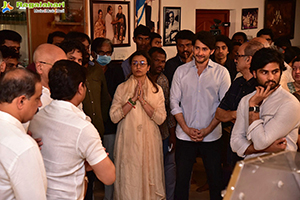 Celebs Pay Their Last Respects to Superstar Krishna