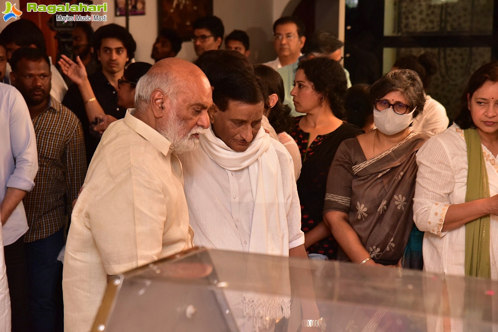 Tollywood Celebs Pay Their Last Respects to Superstar Krishna