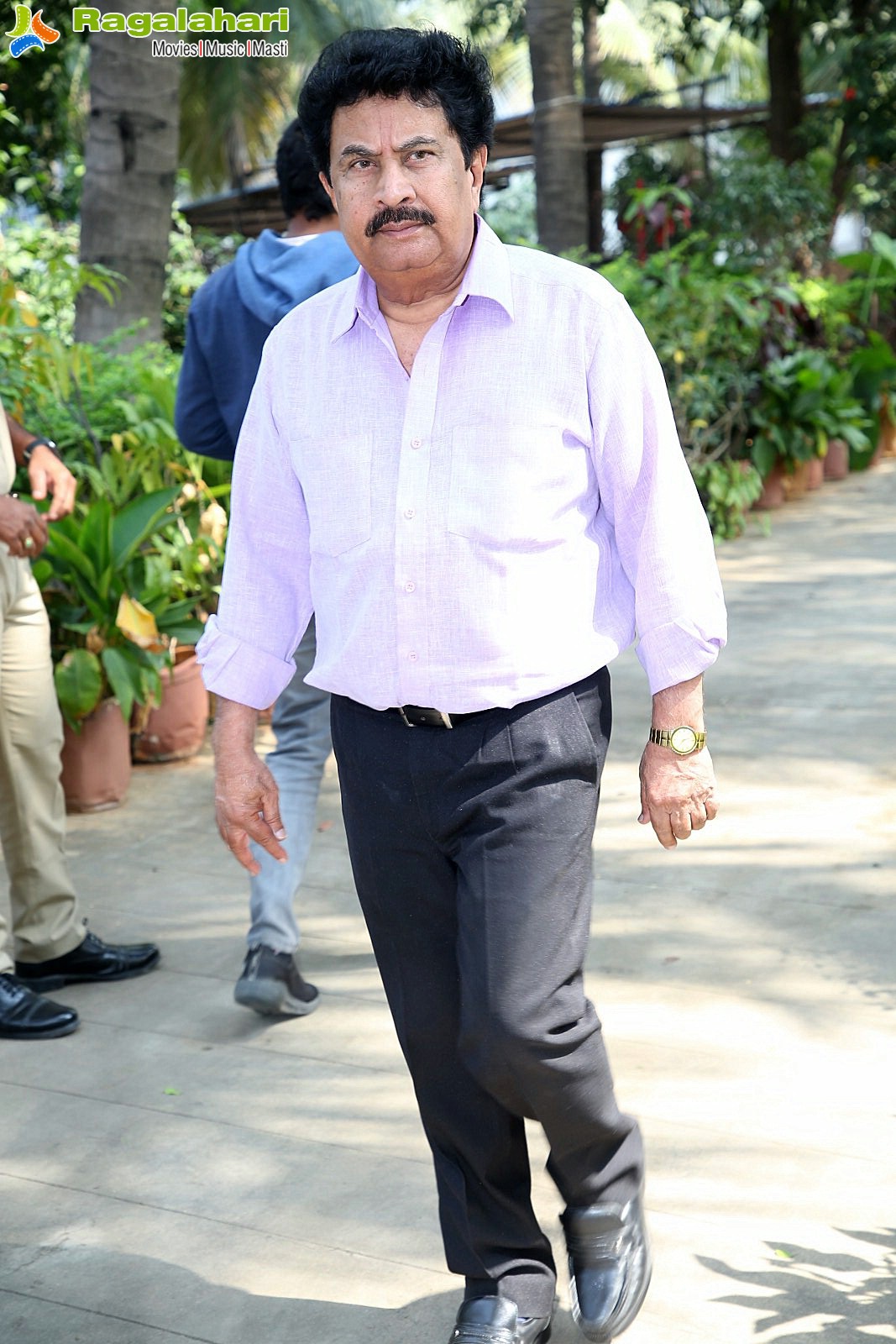 Tollywood Celebs Pay Their Last Respects to Superstar Krishna