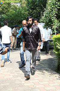 Celebs Pay Their Last Respects to Superstar Krishna