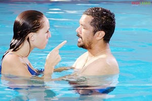 Posani Krishna Murali, Aarti Agarwal, Natasha