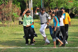 Rajendra Prasad, Hemanth, Rakesh, Sricharan, Ritu Chawla, Sneha Priya, Madhulatha, Snehitha