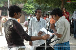 Rajendra Prasad, Hemanth, Rakesh, Sricharan, Ritu Chawla, Sneha Priya, Madhulatha, Snehitha