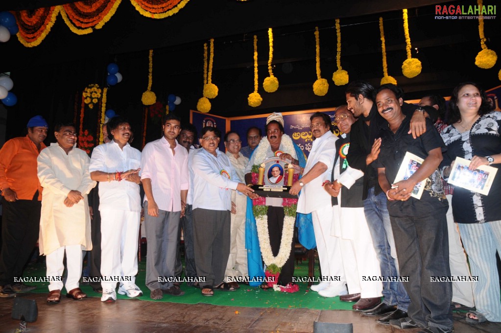 Allu Award 2010 Presented to EVV Satyanarayana