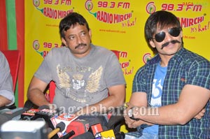 Ram Gopal Varma, Vivek Oberoi at Radio Mirchi