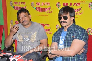 Ram Gopal Varma, Vivek Oberoi at Radio Mirchi