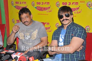 Ram Gopal Varma, Vivek Oberoi at Radio Mirchi