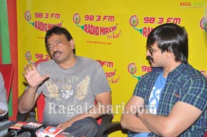 Ram Gopal Varma, Vivek Oberoi at Radio Mirchi