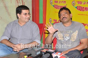 Ram Gopal Varma, Vivek Oberoi at Radio Mirchi