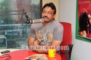 Ram Gopal Varma, Vivek Oberoi at Radio Mirchi