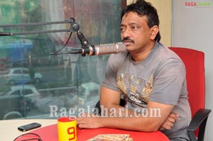 Ram Gopal Varma, Vivek Oberoi at Radio Mirchi