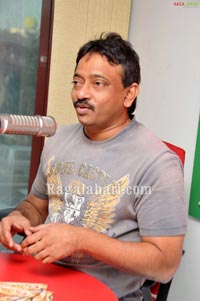 Ram Gopal Varma, Vivek Oberoi at Radio Mirchi