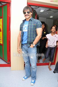 Ram Gopal Varma, Vivek Oberoi at Radio Mirchi