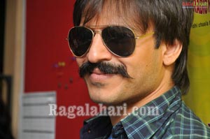 Ram Gopal Varma, Vivek Oberoi at Radio Mirchi