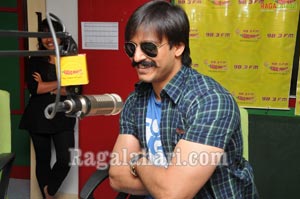 Ram Gopal Varma, Vivek Oberoi at Radio Mirchi