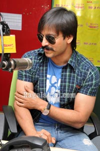 Ram Gopal Varma, Vivek Oberoi at Radio Mirchi