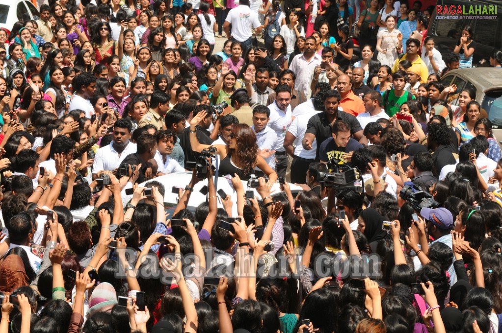 Ranbir Kapoor, Priyanka Chopra visits Villa Marie College 