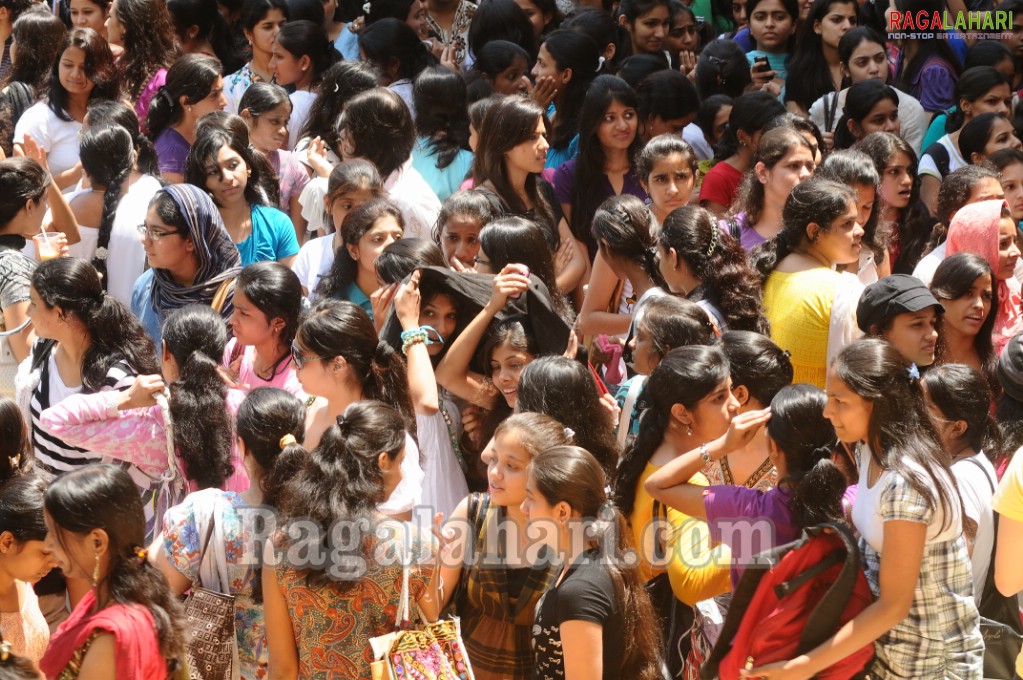 Ranbir Kapoor, Priyanka Chopra visits Villa Marie College 