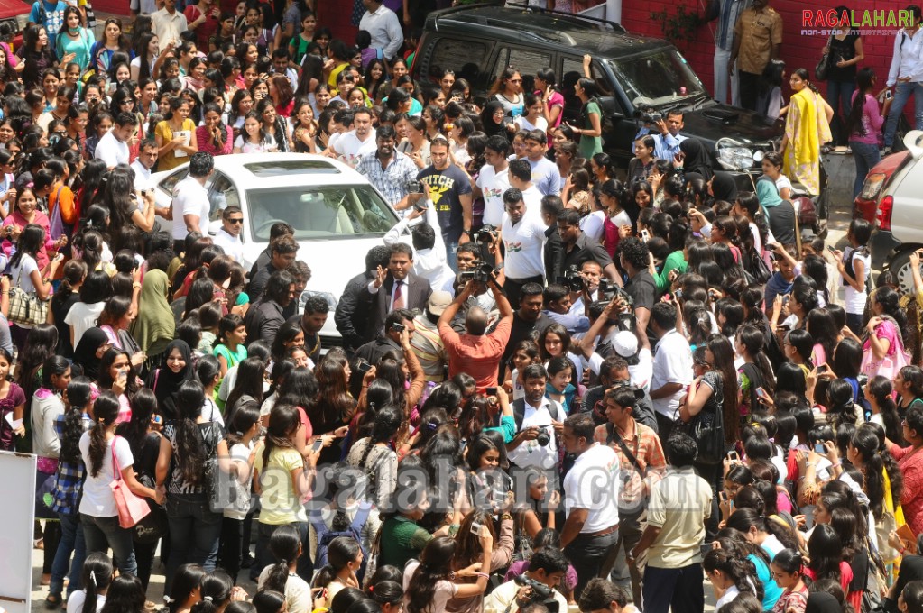 Ranbir Kapoor, Priyanka Chopra visits Villa Marie College 