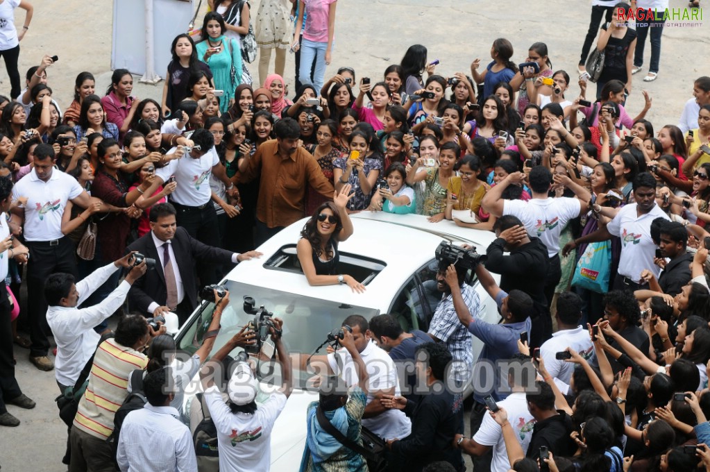 Ranbir Kapoor, Priyanka Chopra visits Villa Marie College 