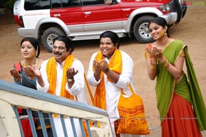 Nagarjuna, Anushka, Priyamani