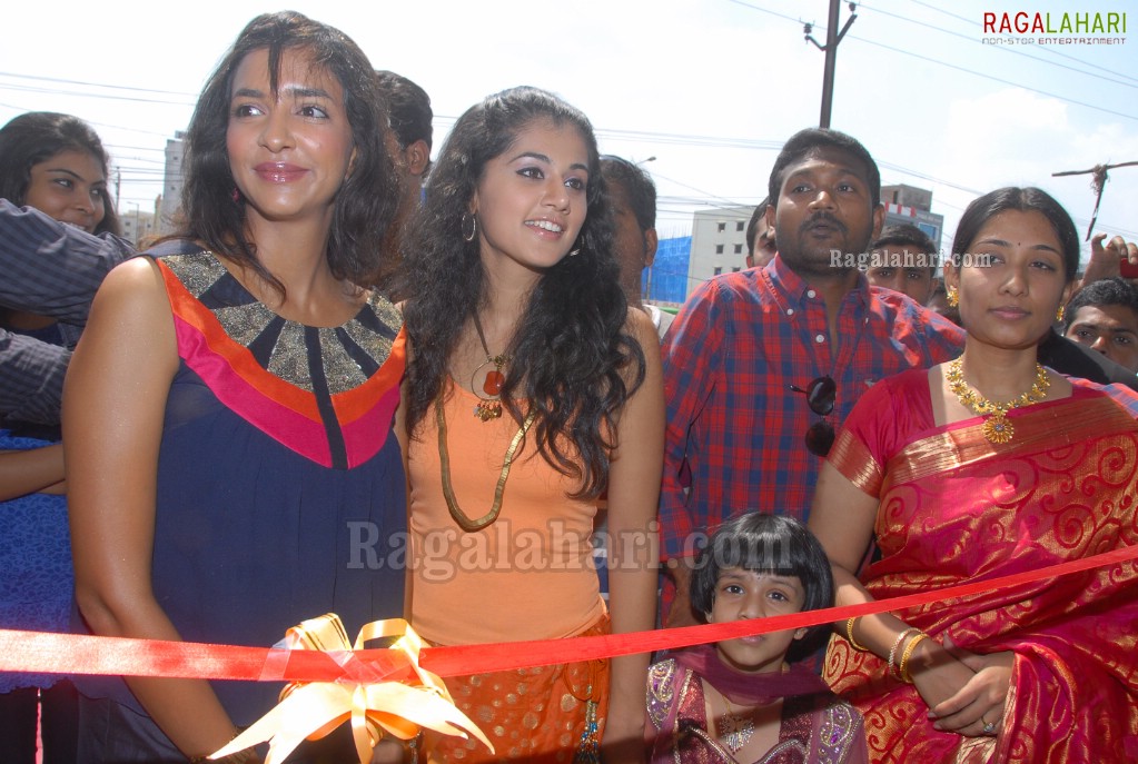 Lakshmi Prasanna & Taapsee at Laasya Launch