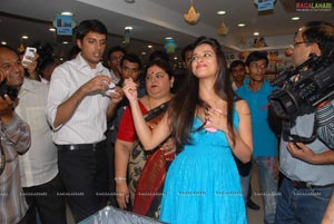 Madhurima @ Bajaj Electronics Bumper Draw