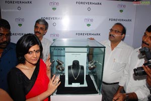 Mandira Bedi Showcases Forevermark Diamonds