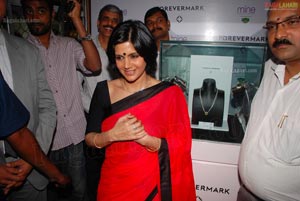 Mandira Bedi Showcases Forevermark Diamonds