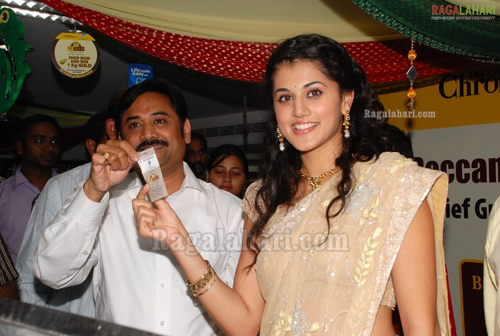 Taapsee at TMC for 1kg Gold Bumper Draw