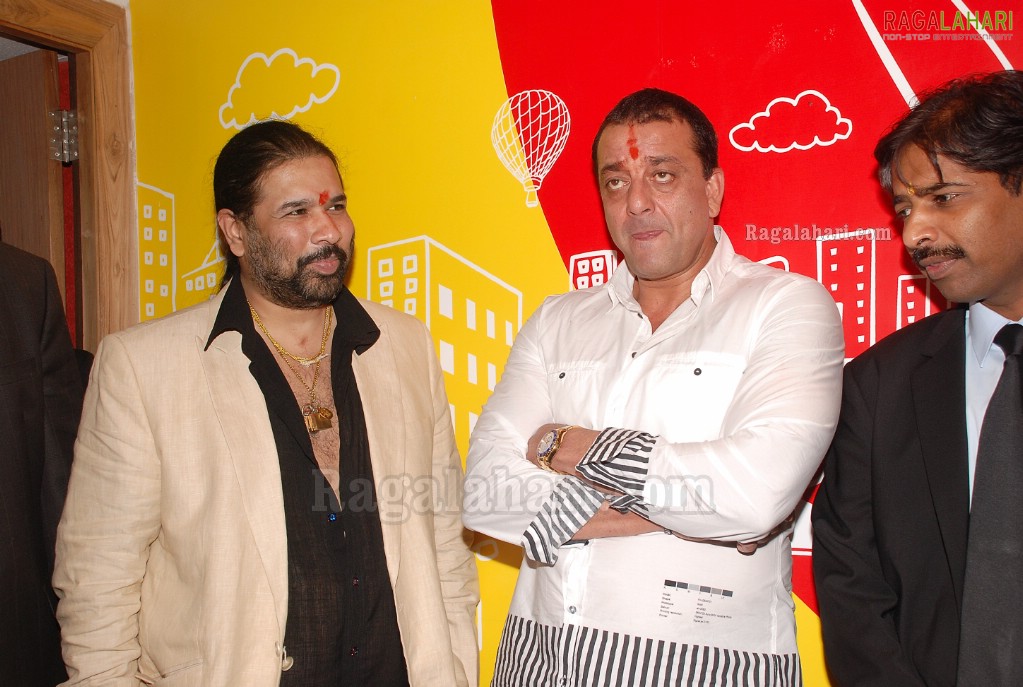 Sanjay Dutt & Akon Launches Venky's XPRS