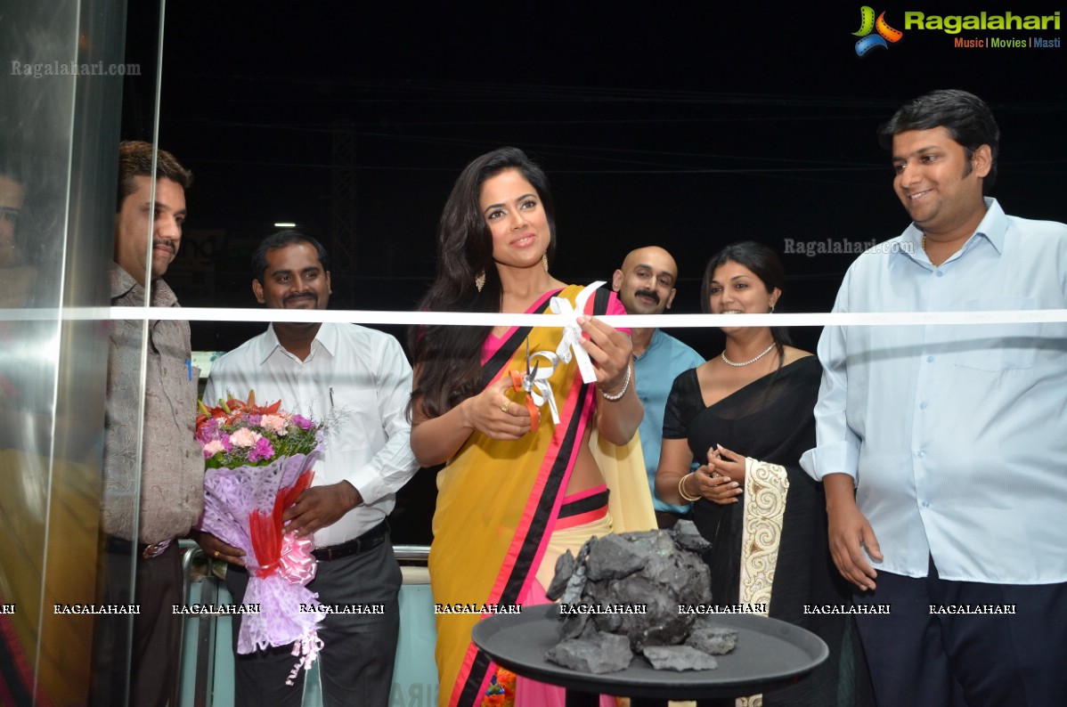 Sameera Reddy launches Solitaire Experience Lounge, Hyderabad