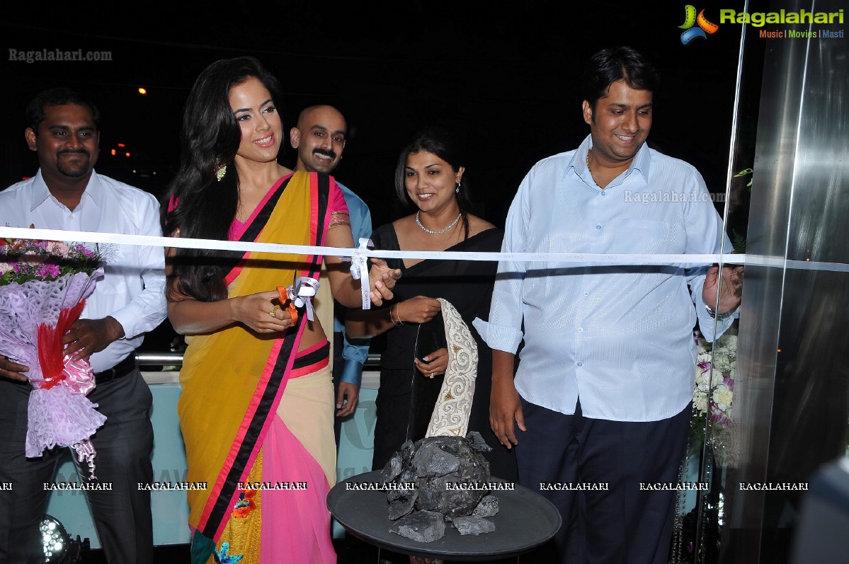 Sameera Reddy launches Solitaire Experience Lounge, Hyderabad