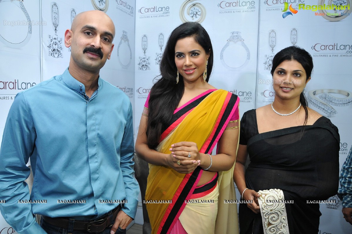 Sameera Reddy launches Solitaire Experience Lounge, Hyderabad