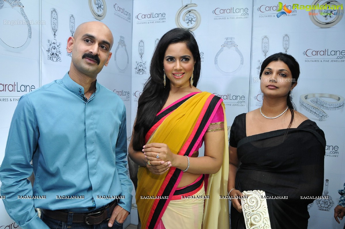 Sameera Reddy launches Solitaire Experience Lounge, Hyderabad