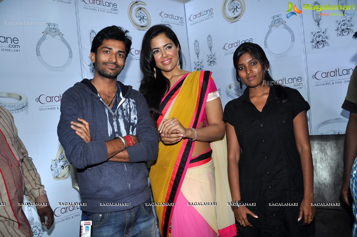 Sameera Reddy launches Solitaire Experience Lounge, Hyderabad