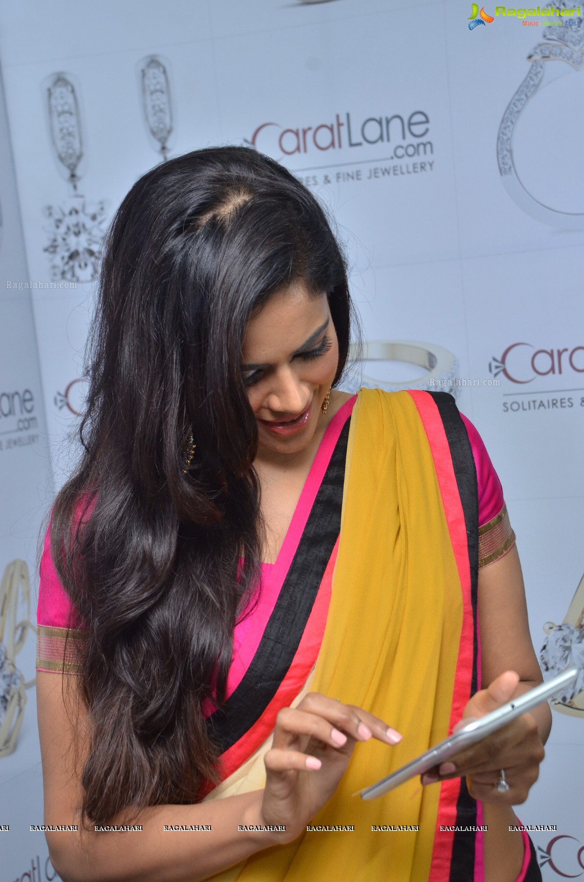 Sameera Reddy launches Solitaire Experience Lounge, Hyderabad