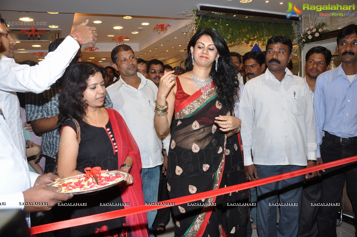 Kamna Jethmalani launches Diamond Jewellery Section at Saree Niketan Shopping Mall, Hyderabad