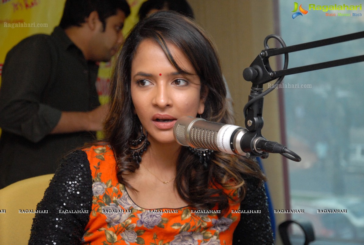 Gundello Godari Promotions at Radio Mirchi, Hyderabad