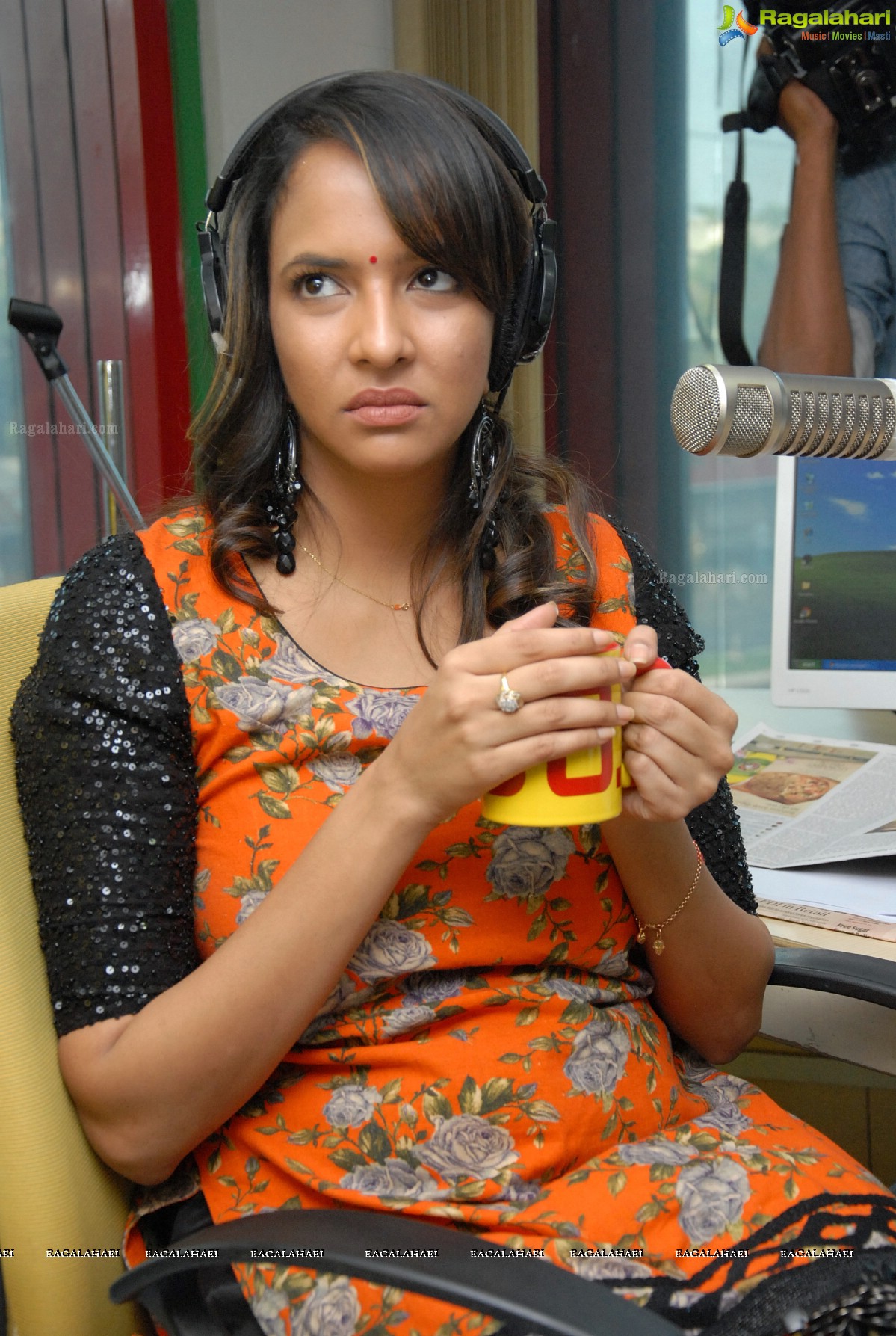 Gundello Godari Promotions at Radio Mirchi, Hyderabad