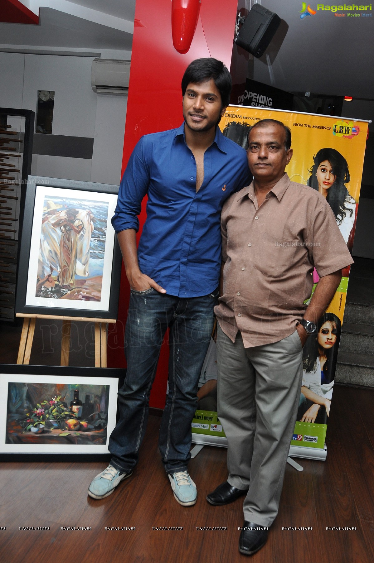 Hari Srinivas Art Exhibition at Testa Rossa Caffe, Hyd