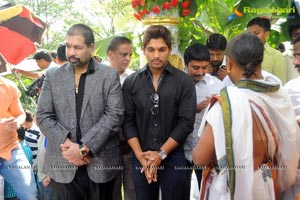 Parameshwara Arts Iddarammayilatho Muhurat