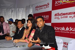 Joyalukkas Vizaga Madhavan Samantha