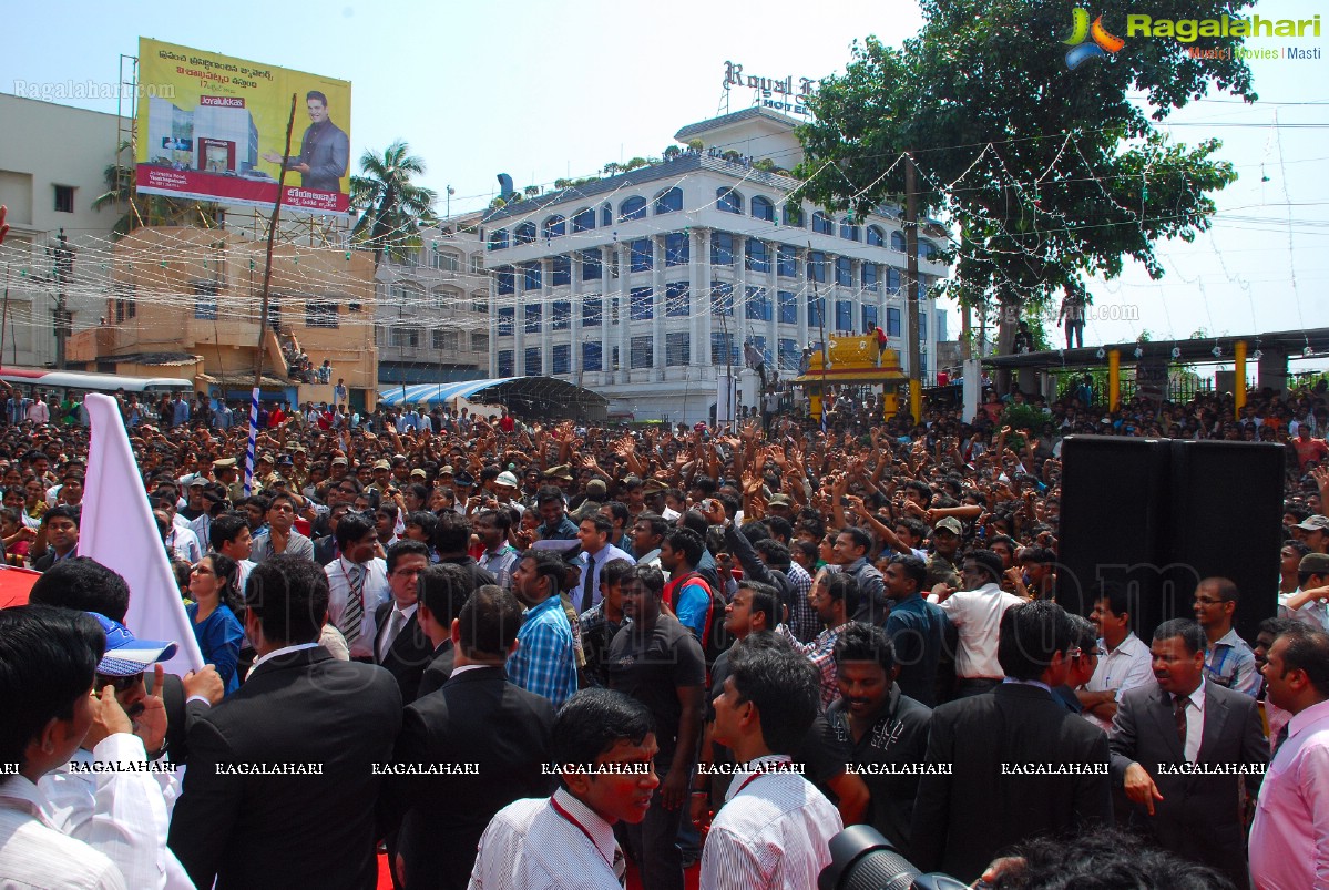 Madhavan and Samantha launches Joyalukkas First Showroom in Visakhapatnam