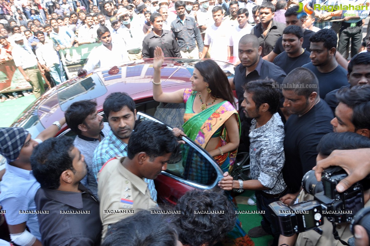 Kajal Aggarwal launches Kalanikethan at Himayatnagar