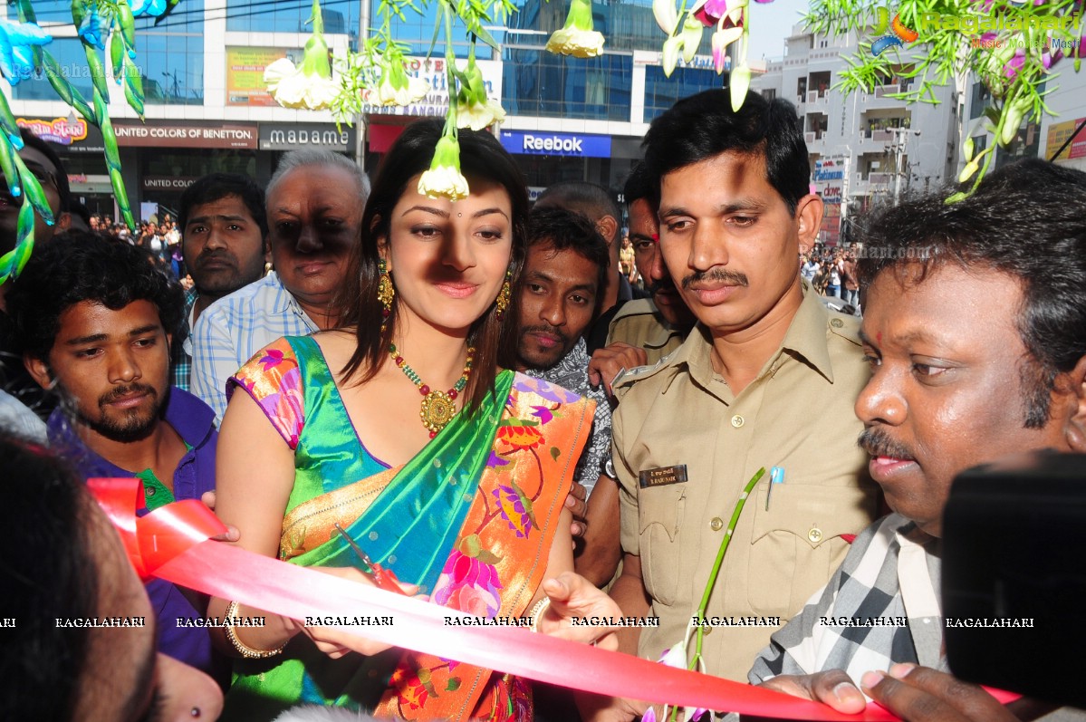 Kajal Aggarwal launches Kalanikethan at Himayatnagar